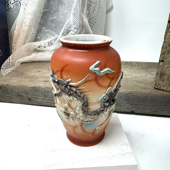 Vtg Japanese Porcelain Small Vase Moriage Raised Dragon Hand Painted - Picture 2 of 9